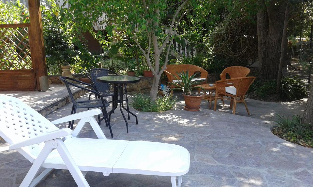 B&B Il Girasole SantʼAnna Arresi Exteriör bild