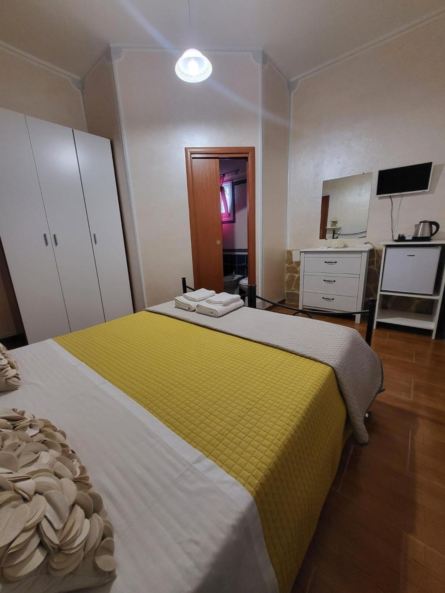 B&B Il Girasole SantʼAnna Arresi Exteriör bild